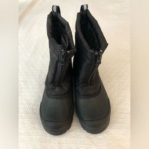 Kids Snow boots. Size 2